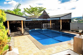 netluna villa hotel and tours