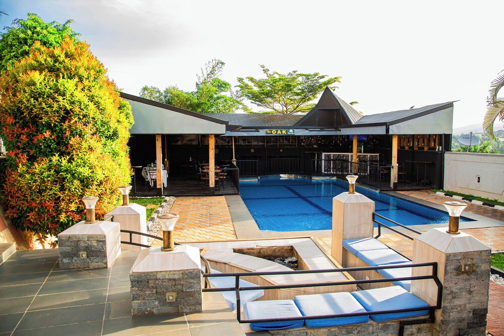 netluna villa hotel and tours