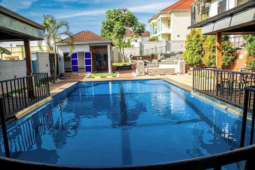 netluna villa hotel and tours