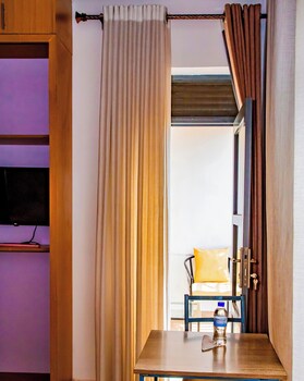 netluna villa hotel and tours