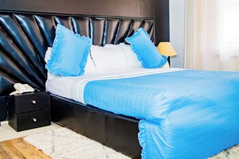 netluna villa hotel and tours