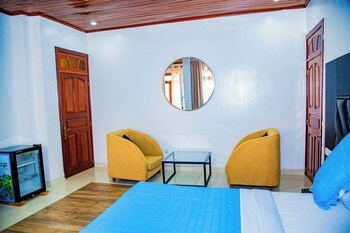 netluna villa hotel and tours