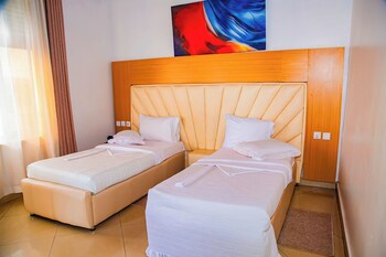 netluna villa hotel and tours