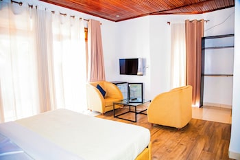 netluna villa hotel and tours