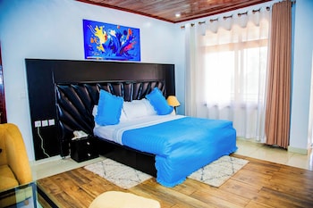 netluna villa hotel and tours