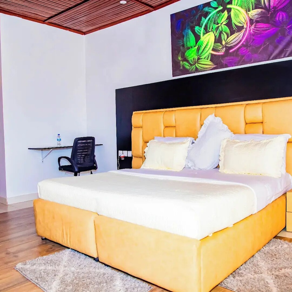 netluna villa hotel and tours