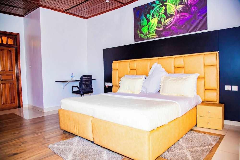 netluna villa hotel and tours