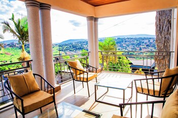 netluna villa hotel and tours