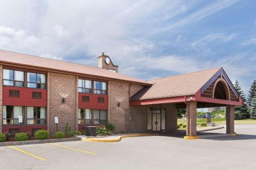 Travelodge By Wyndham Barrie,Barrie - Orillia>>Barrie,2 star