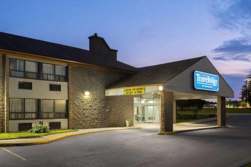 Travelodge By Wyndham Barrie,Barrie - Orillia>>Barrie,2 star