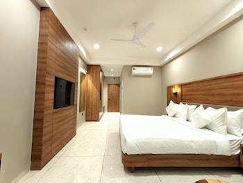 the sky imperial hotel kailash