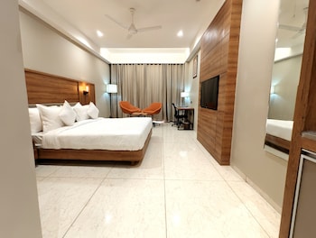 the sky imperial hotel kailash