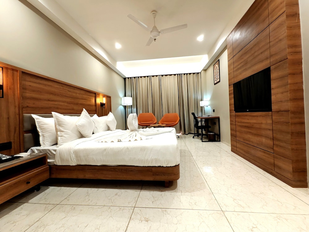 the sky imperial hotel kailash