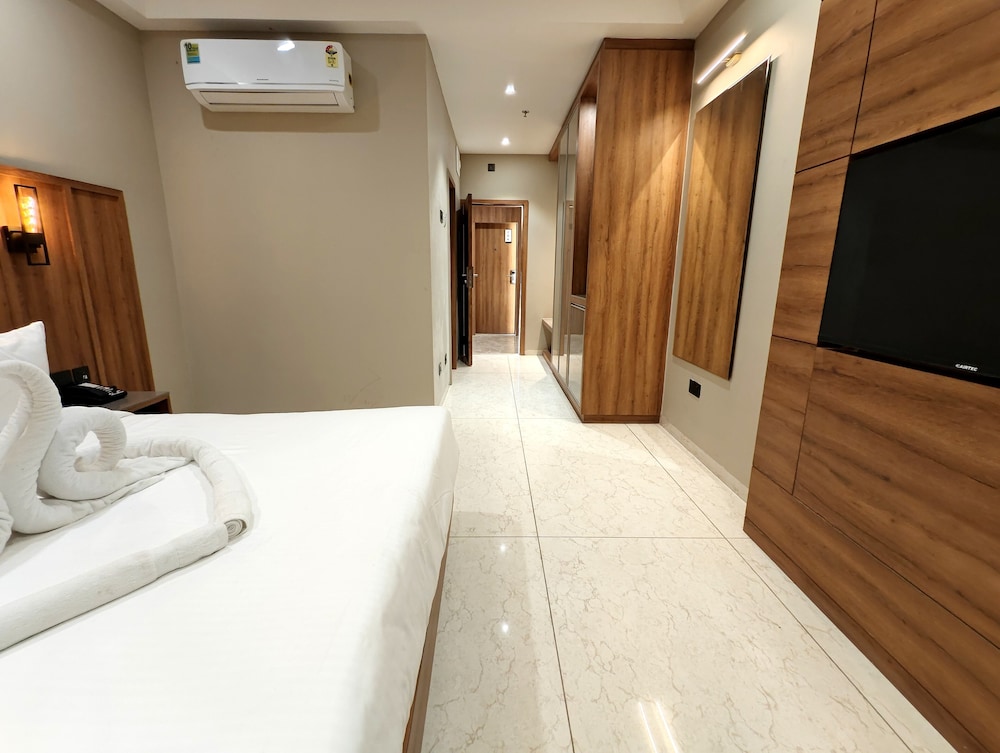 the sky imperial hotel kailash