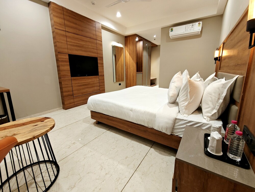 the sky imperial hotel kailash