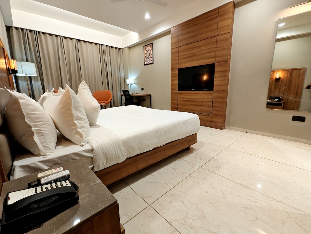 the sky imperial hotel kailash