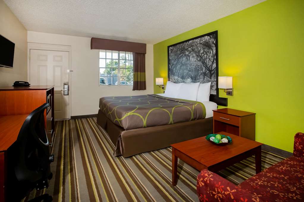 super 8 by wyndham lake city