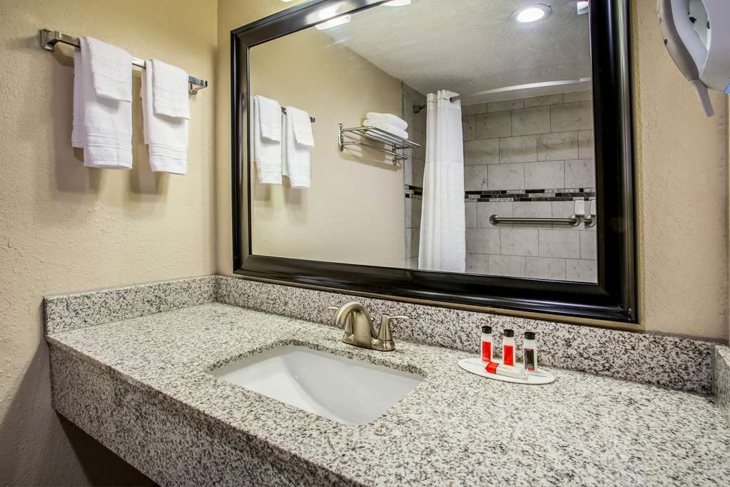 super 8 by wyndham lake city