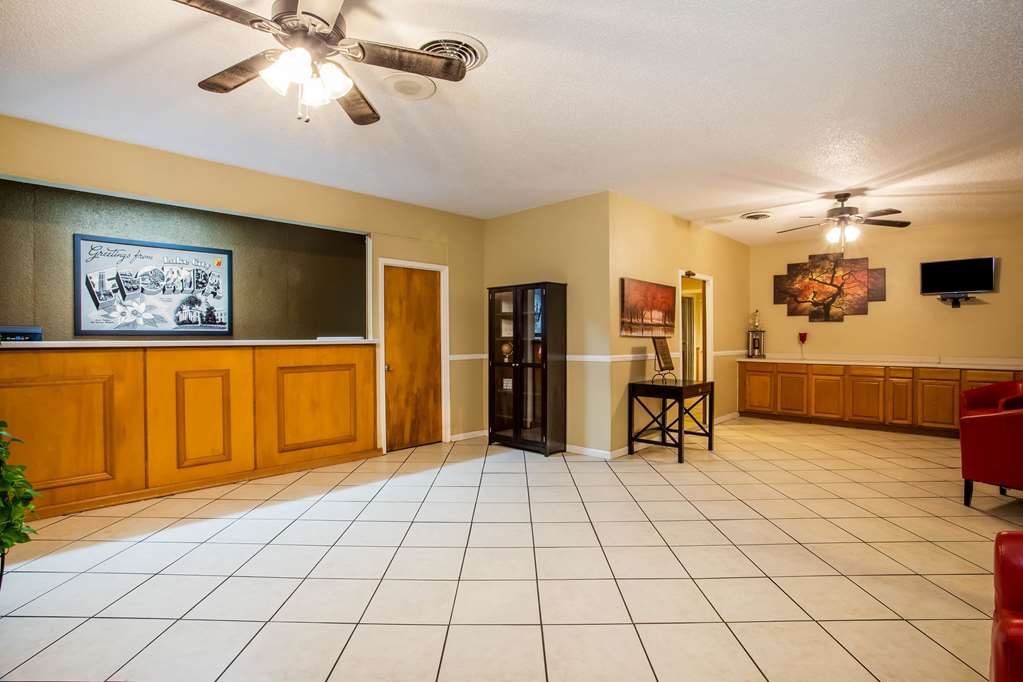 super 8 by wyndham lake city