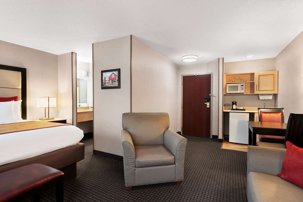 lancaster suites