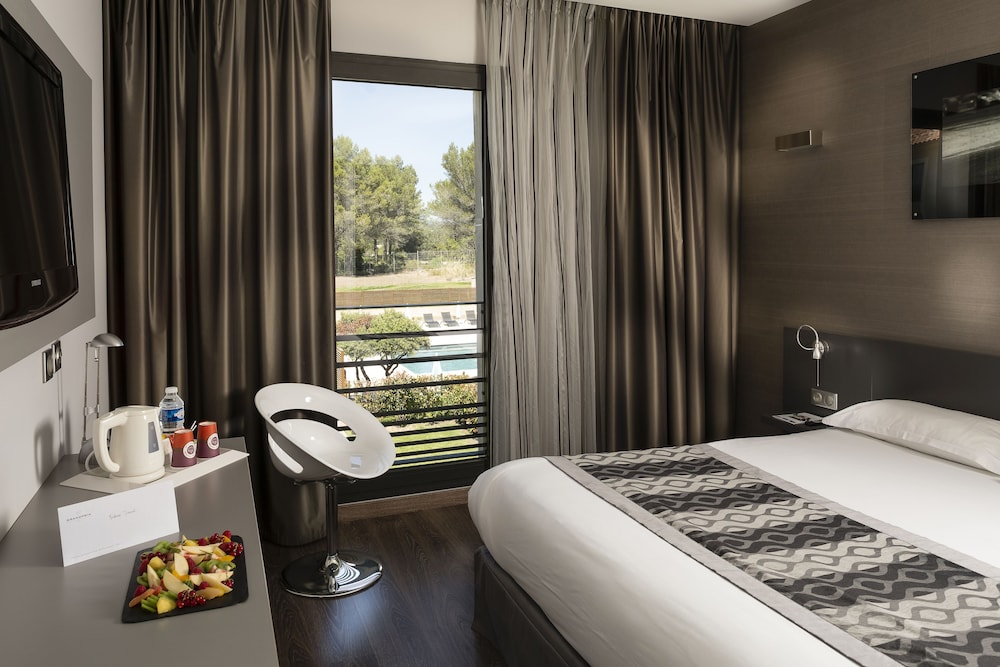 grand prix hotel and restaurant