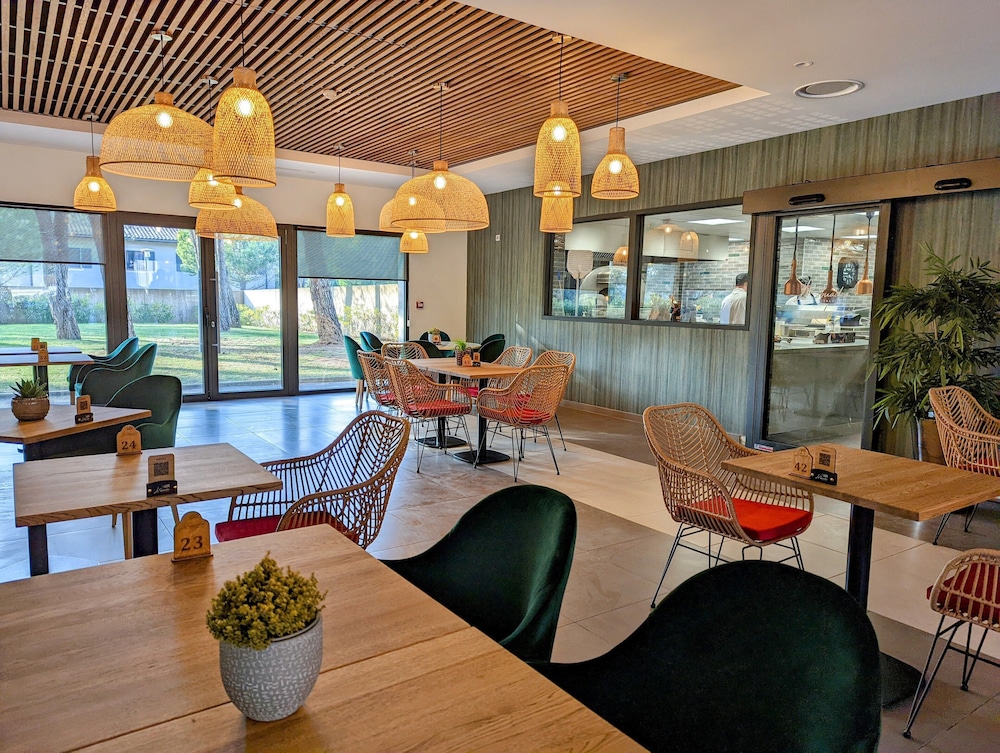 grand prix hotel and restaurant