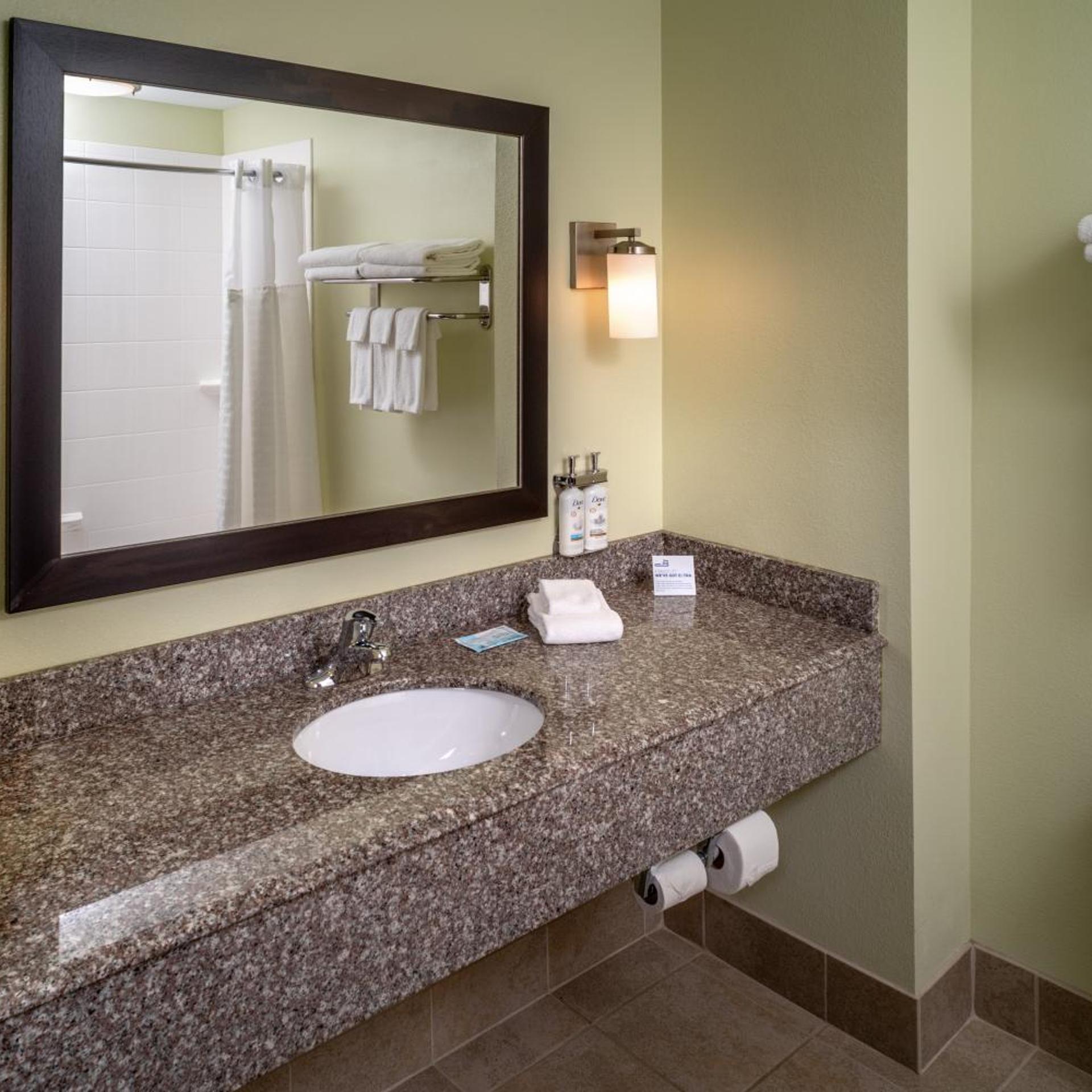 holiday inn express and suites lebanon by ihg
