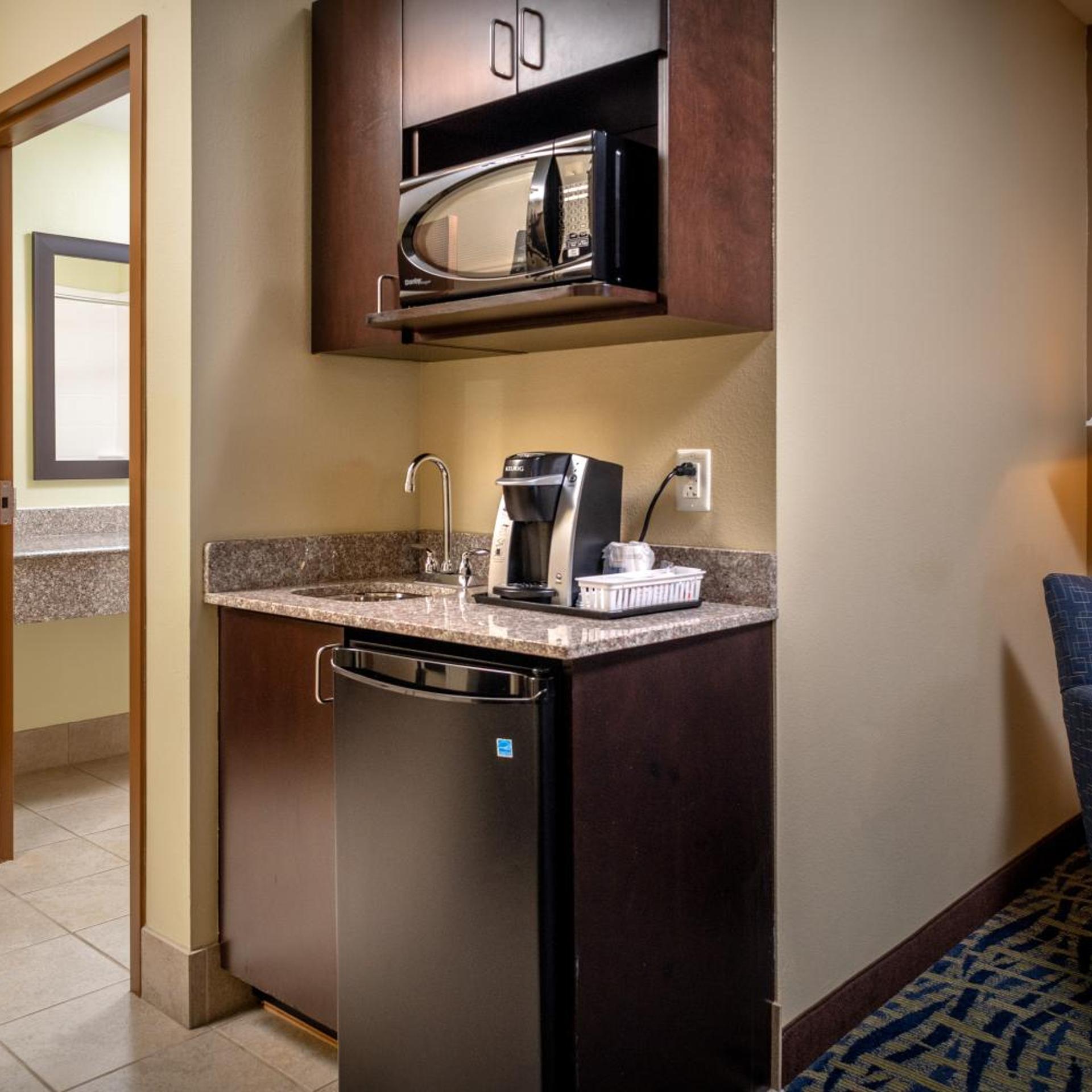 holiday inn express and suites lebanon by ihg