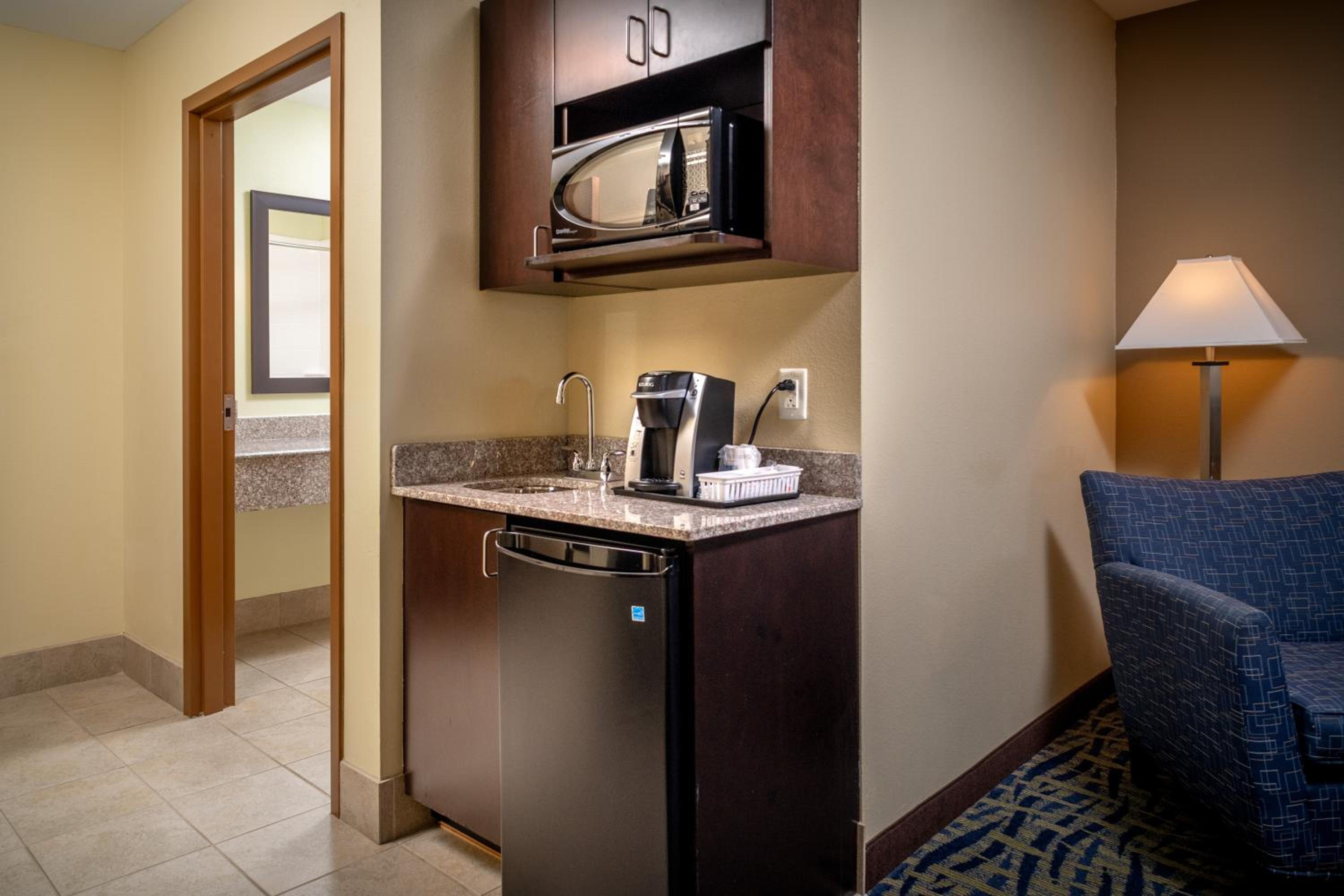 holiday inn express and suites lebanon by ihg