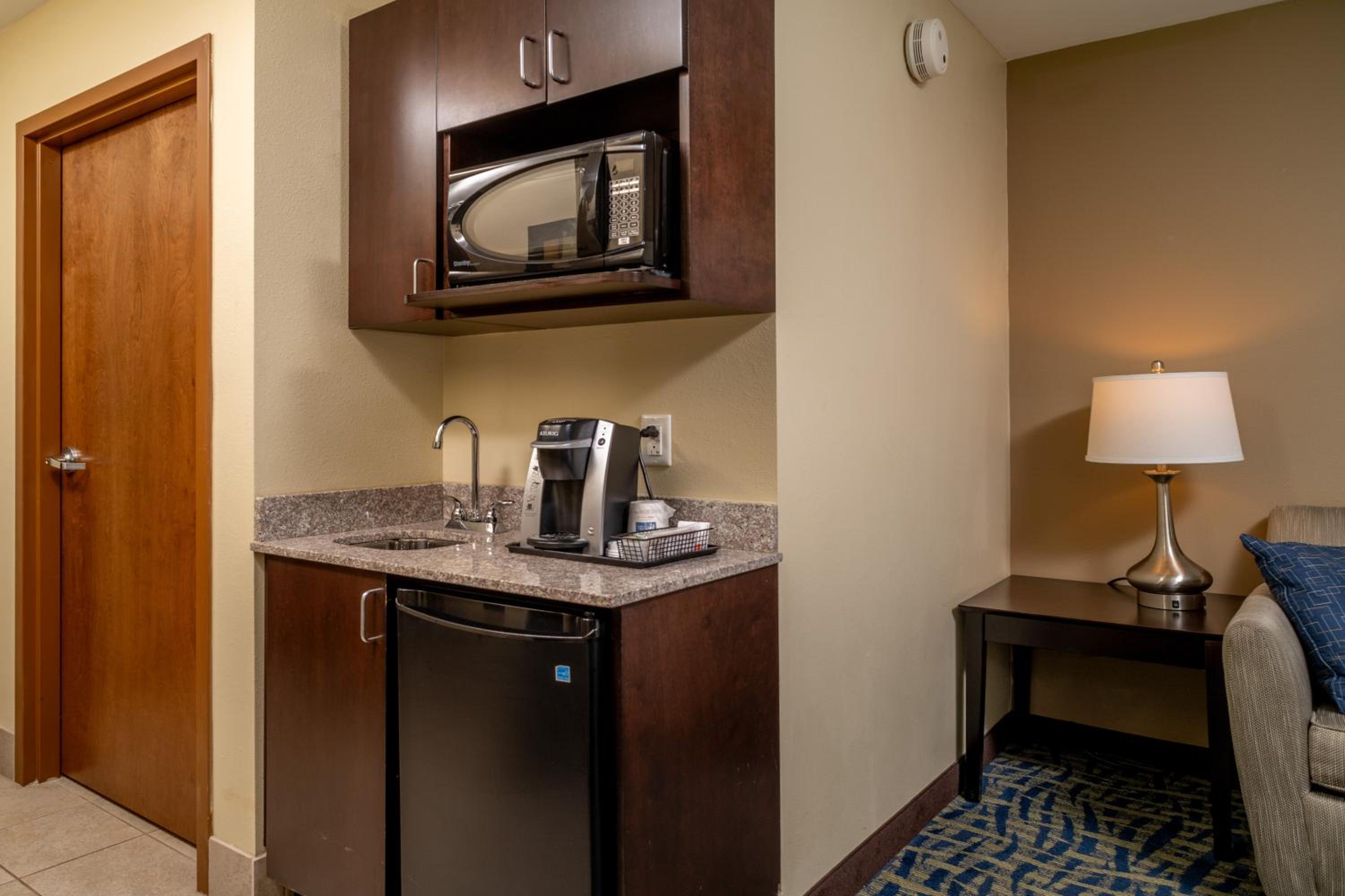 holiday inn express and suites lebanon by ihg