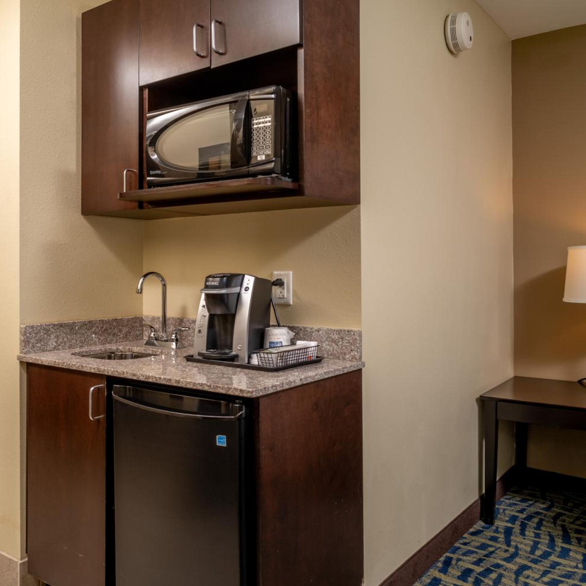 holiday inn express and suites lebanon by ihg