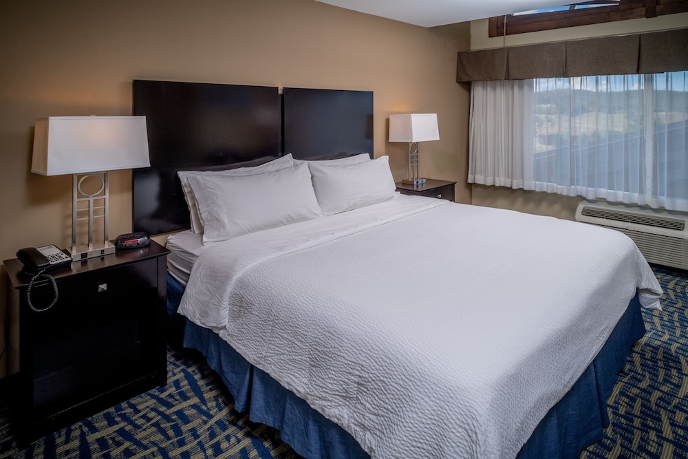 holiday inn express and suites lebanon by ihg