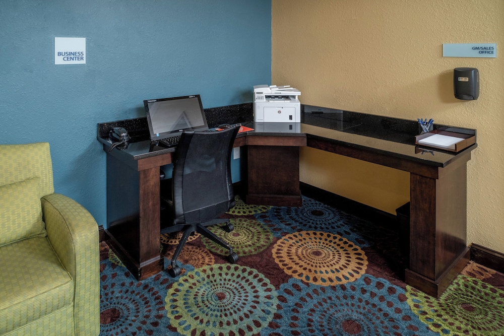 holiday inn express and suites lebanon by ihg