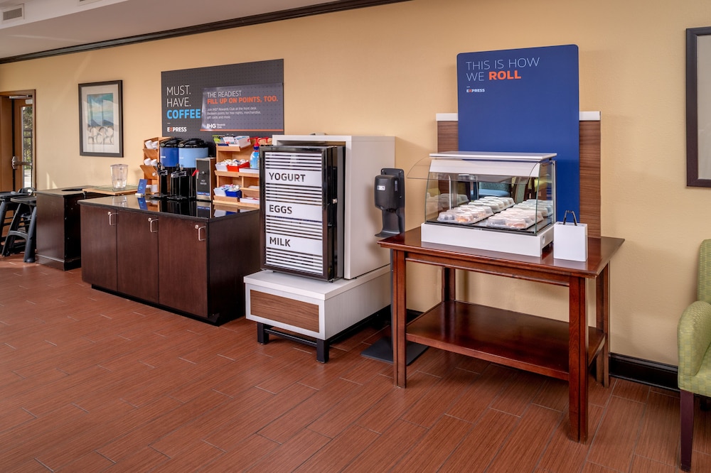 holiday inn express and suites lebanon by ihg