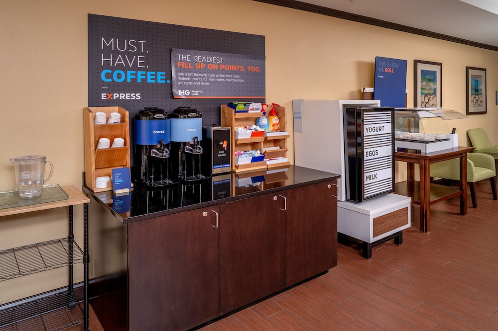 holiday inn express and suites lebanon by ihg