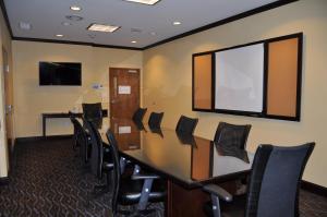 holiday inn express and suites lebanon by ihg