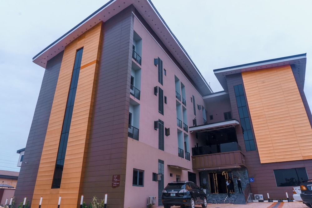 rolarz premium hotel and suites