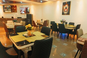 rolarz premium hotel and suites