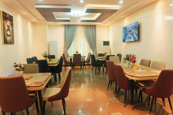 rolarz premium hotel and suites