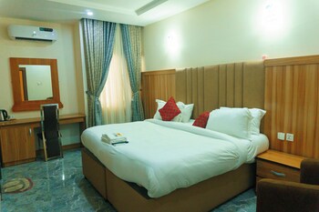 rolarz premium hotel and suites