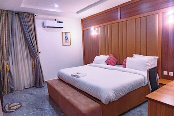 rolarz premium hotel and suites
