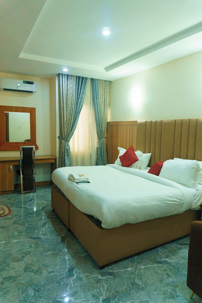 rolarz premium hotel and suites