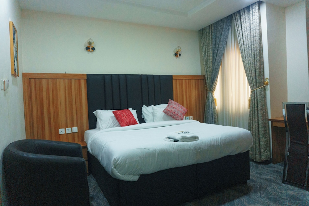 rolarz premium hotel and suites
