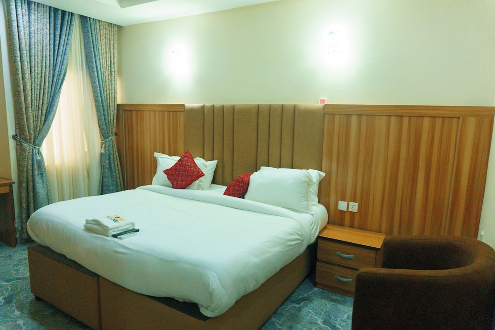 rolarz premium hotel and suites