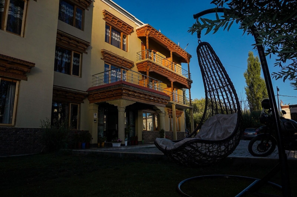 hotel capital city ladakh