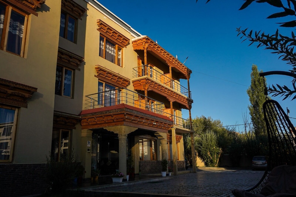 hotel capital city ladakh