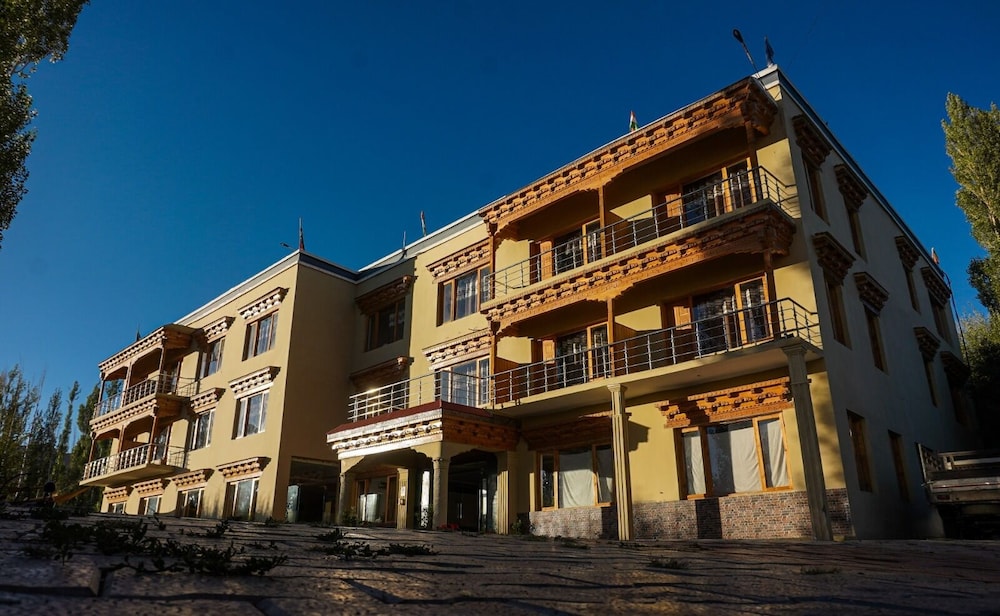 hotel capital city ladakh