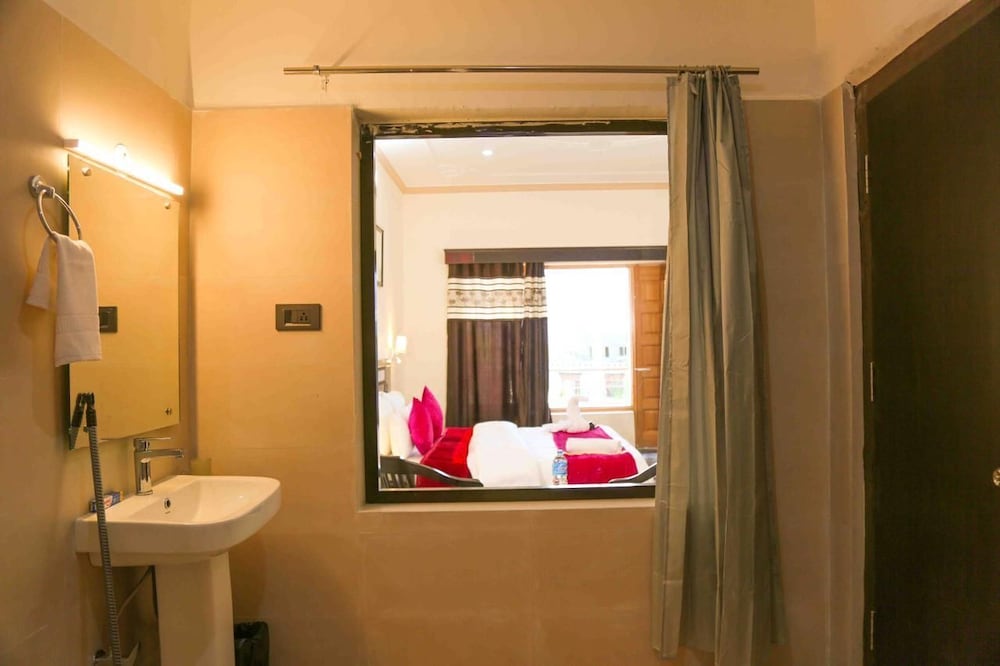 hotel capital city ladakh