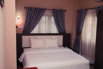 mo house hotel and event center