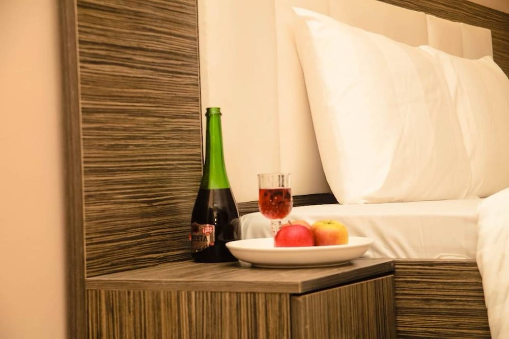 mo house hotel and event center